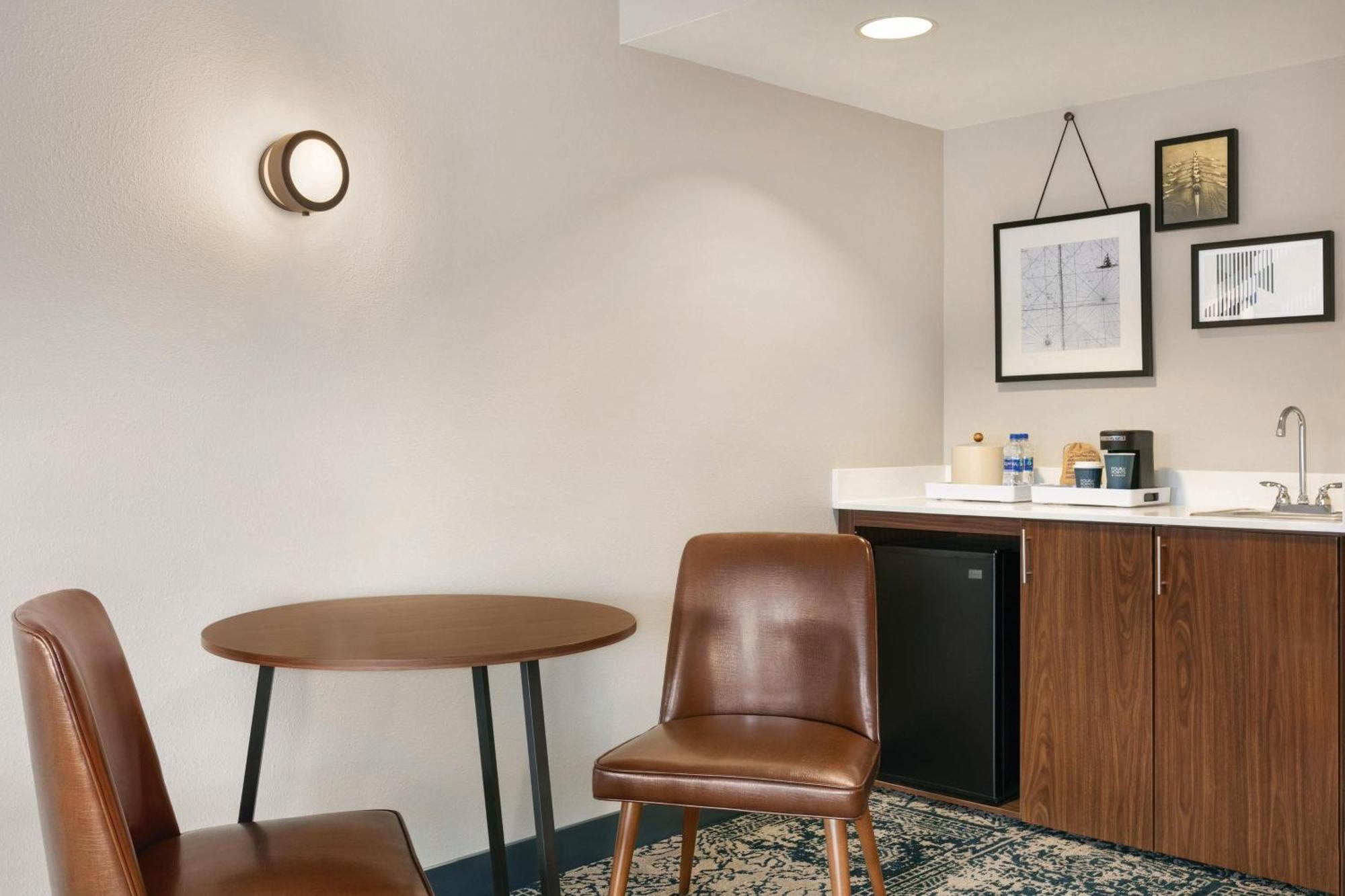 Four Points By Sheraton Raleigh Arena Extérieur photo