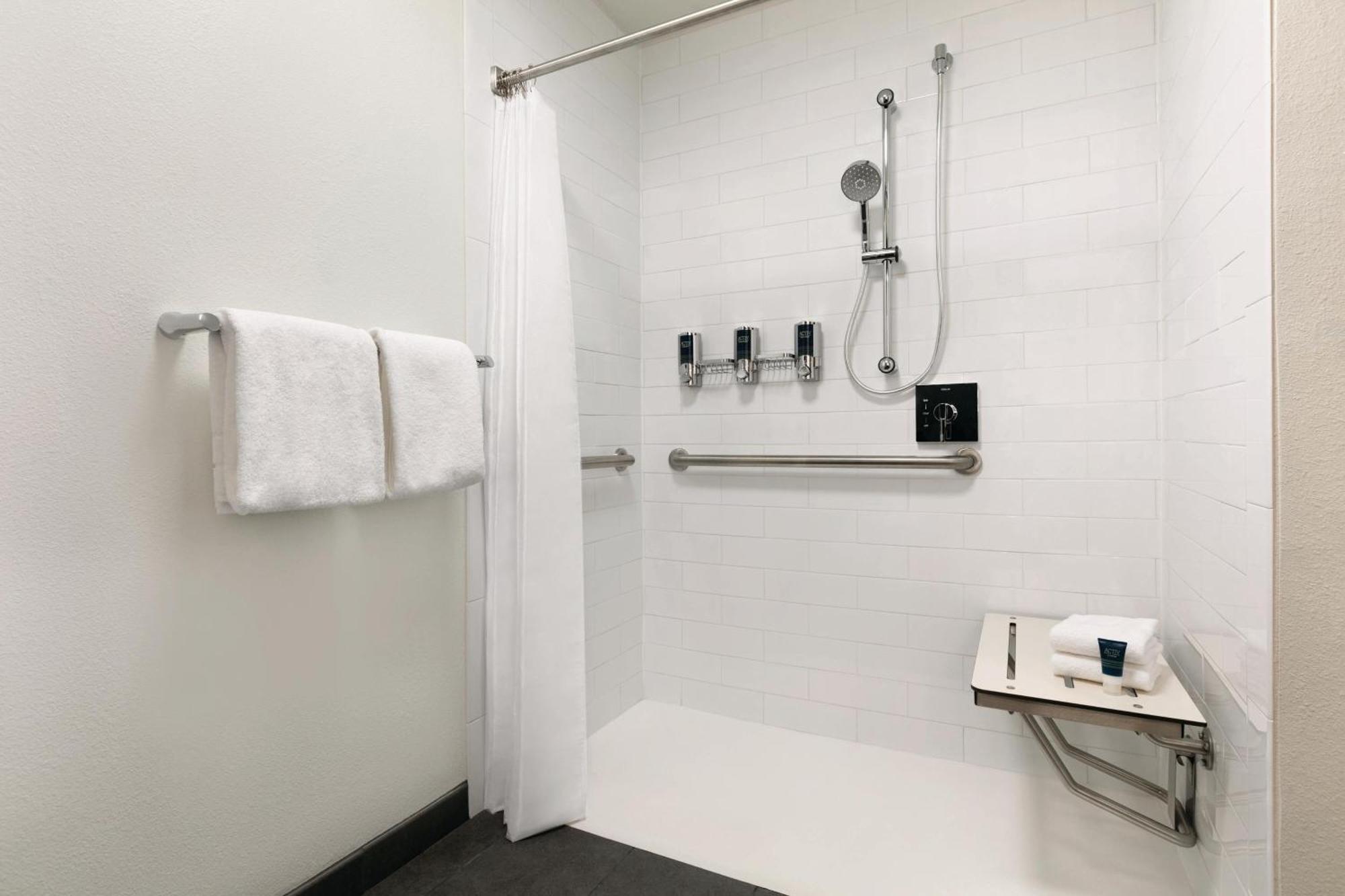 Four Points By Sheraton Raleigh Arena Extérieur photo
