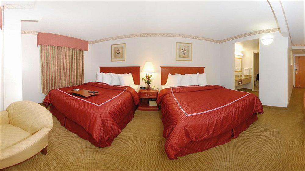 Four Points By Sheraton Raleigh Arena Extérieur photo